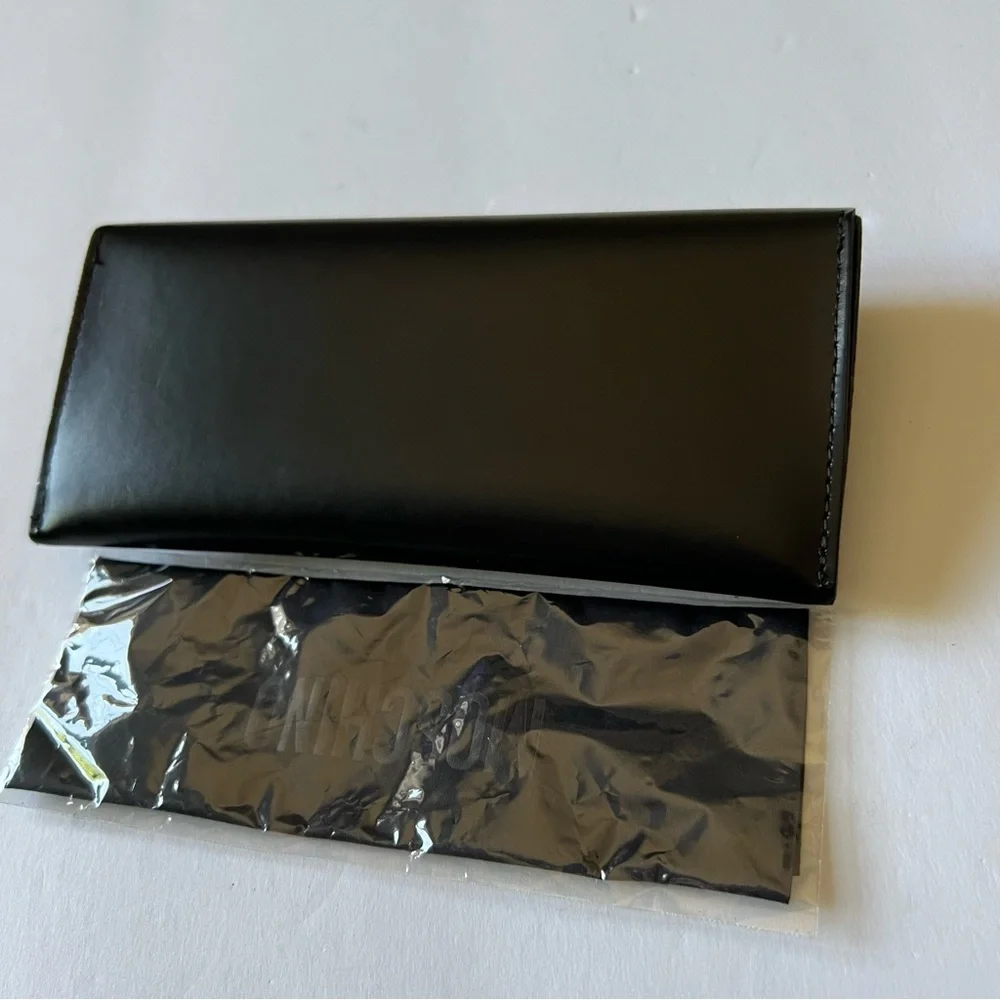 MOSCHINO BLACK SUNGLASSES CASE WITH CLEANING CLOTH NEW